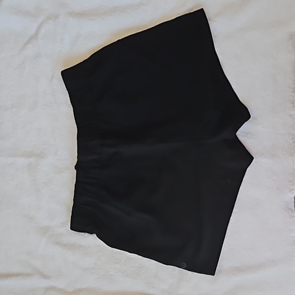 Shorts - Picture 3 of 5